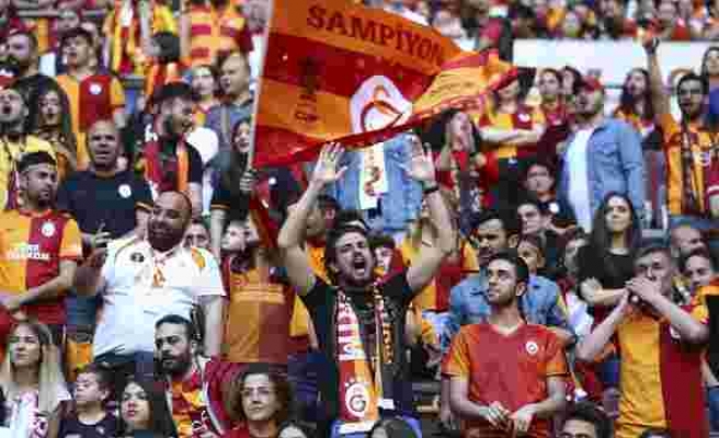 Galatasaray şampiyonluğu kutluyor