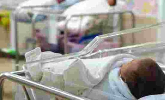 Hastane faturasını ödeyemeyen çiftin yeni doğan bebeği, doktor tarafından satıldı
