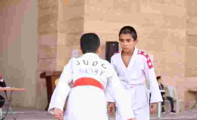Hatay'da 11 ilden 284 sporcu judo şampiyonası’nda ter döktü