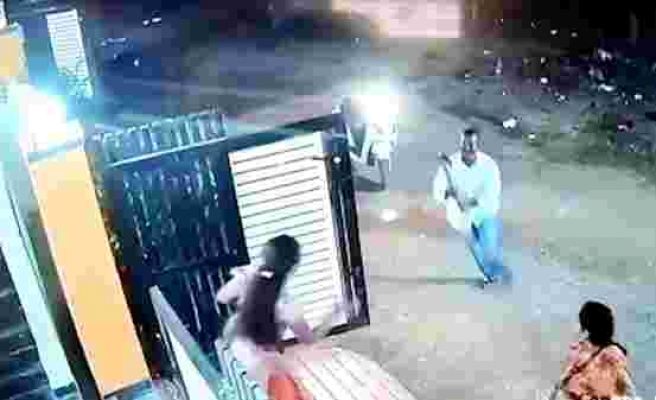 Hindistan'da sokak ortasında dehşet! Aylardır taciz ettiği kadına baltayla saldırdı