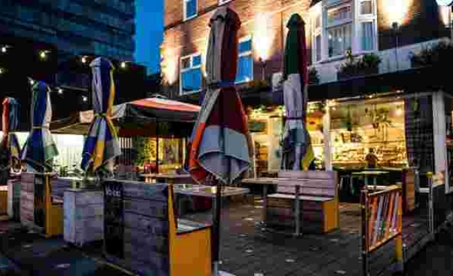 Hollanda'da Kafe ve Barlar Kapatılınca Gençler Otel Partilerine Yöneldi