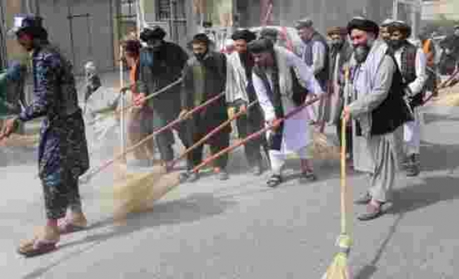 Hükümeti kuran Taliban'ın ilk icraatı süpürgeleri kapıp Afganistan sokaklarını temizlemek oldu