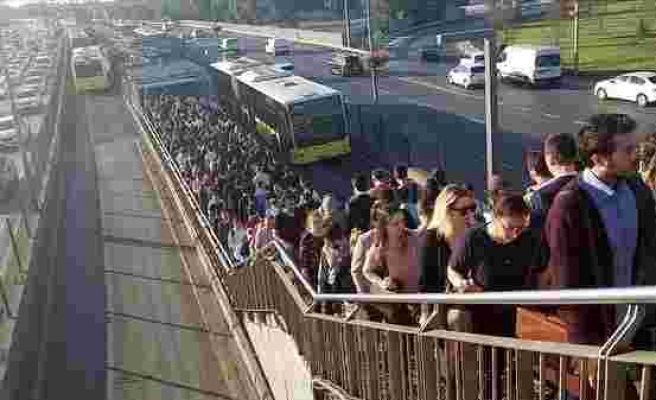 İBB Altunizade'deki Metrobüs Yoğunluğu İçin Özür Diledi: 'Ek Sefer Koyuyoruz'
