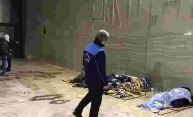 İBB, Taksim Alt Geçidinde Çekilen Görüntüleriyle 'Yürekleri Acıtan' Vatandaşları Otellere Yerleştirdi