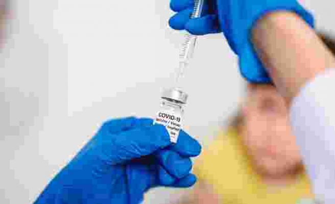 İlaç Şirketleri Bakanlıkla Görüşüyor: Özel Sektöre İzin Çıkarsa 'Ücreti Karşılığında Aşı' Geliyor