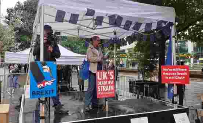 İngiltere'de Başbakan Johnson ve Brexit karşıtları sokaklara döküldü
