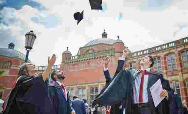 İngiltere'de Mezun Olan Yabancı Öğrenciler Çalışmak İçin 2 Yıl Daha Kalabilecek