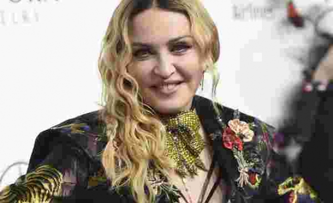 Instagram, Madonna'nın Fotoğraflarını 'Meme Ucu Göründüğü İçin' Kaldırdı, Şarkıcı 'Kadın Düşmanlığı' Dedi