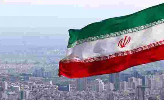 İran'da 10 katlı binanın çökmesi nedeniyle protesto düzenlendi