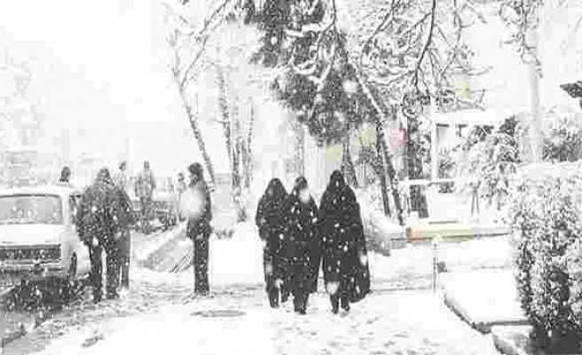 İran’da resmi kurumlara kar tatili