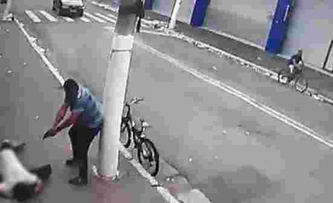 İşinden evine giden kadın bisikletli saldırgan tarafından başından vuruldu! Korkunç anlar kamerada
