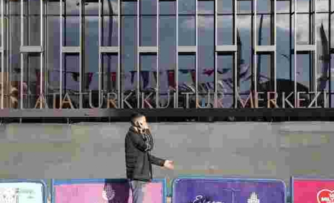 İsmi değişeceği iddia edilen Atatürk Kültür Merkezi’nin tabelası asıldı