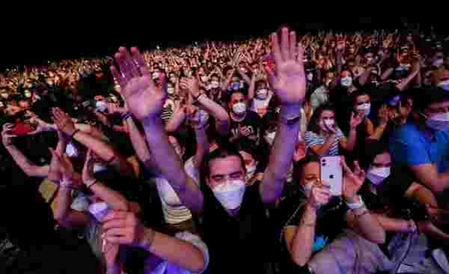 İspanya'da 5 Bin Kişilik Sosyal Mesafesiz Konser Deneyi