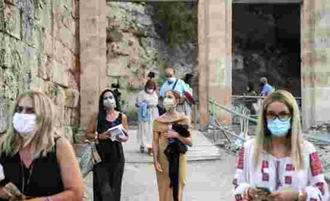 İspanya ve Yunanistan'da açık havada maske takma zorunluluğu kaldırılıyor