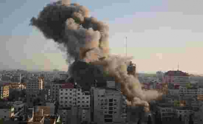 İsrail, Gazze'de sivillerin ikamet ettiği 14 katlı binayı yerle bir etti