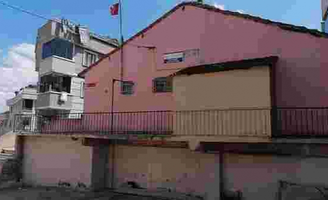 İstanbul'da Bodrum Katlarda Sıbyan Okulları: 'Cemaate Bağlıyız' Dediler