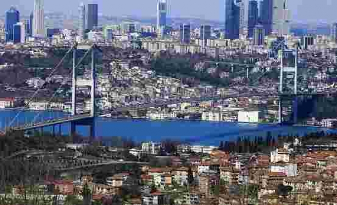 İstanbul'da İmkanı Olan Eve Kapandı: İki Yaka Arasındaki Araç Geçişi Yüzde 52 Azaldı