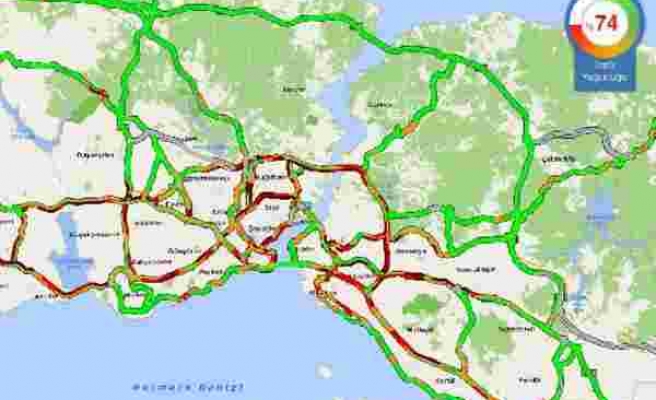 İstanbul'da trafik yoğunluğu; yüzde 74'e ulaştı (1)