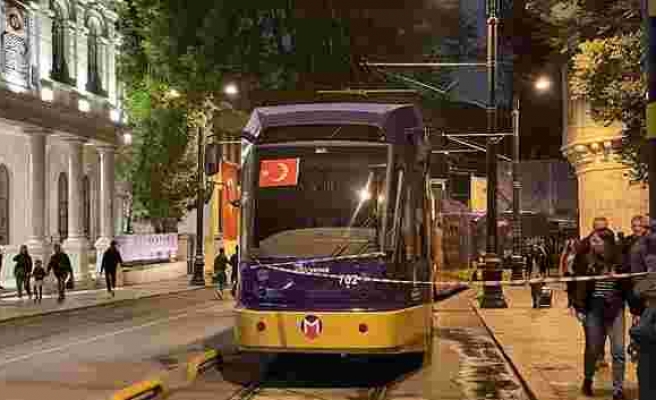 İstanbul'da tramvay raydan çıktı, seferler aksadı