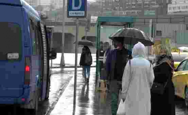 İstanbul’da yağmur yağdı, vatandaş yoğunlaşan trafikten dert yandı