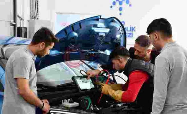 İTO yerli otomobil öncesi 'elektrikli araç tamiri' için eğitim süreci başlattı