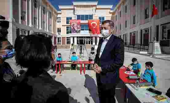 İzmir'de Okullarımızla İlgili Endişe Edilecek Durum Yok