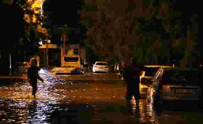 İzmir'de Sel Felaketi: 2 Kişi Kayıp
