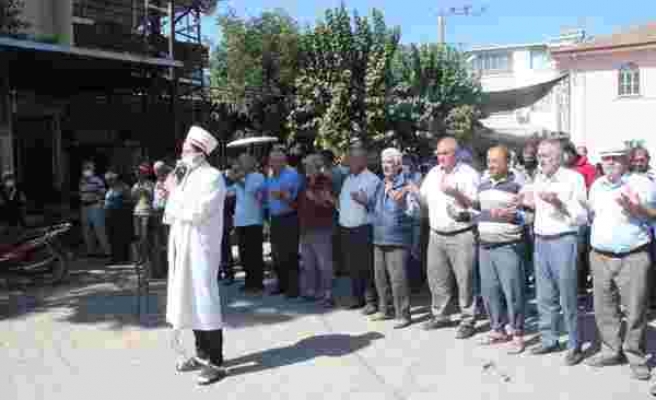 İzmir'de vatandaşlar yağmur duası yaptı