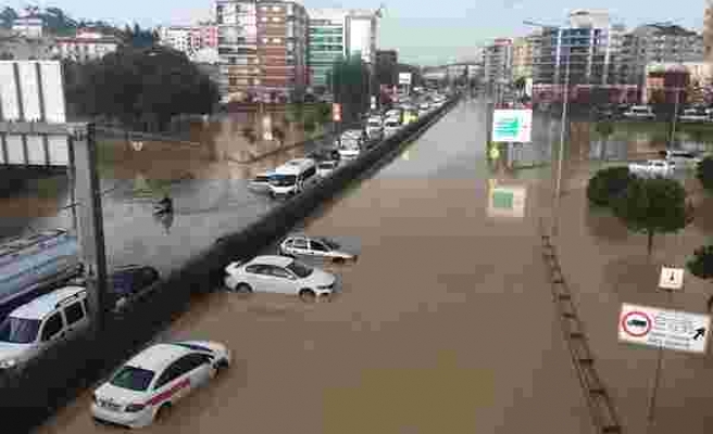 İzmir'deki Sel Felaketinde Hayatını Kaybedenlerin Sayısı 2'ye Yükseldi