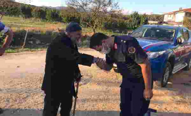 Jandarma Dünya Yaşlılar Günü münasebetiyle yaşlıları ziyaret etti