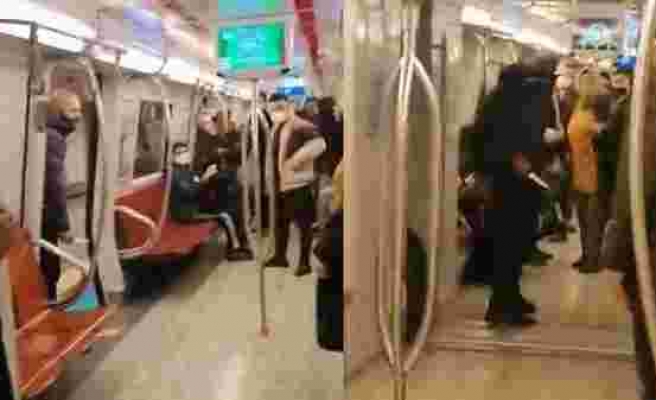 Kadıköy Metrosunda Korkunç Anlar! Kadın Yolcuya Küfürler Savurup Bıçakla Tehdit Ettiler...