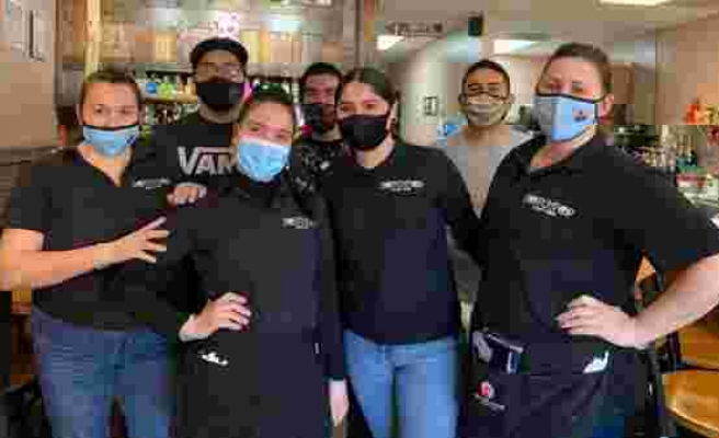 Kahvaltı Yaptığı Restorana 10 Bin TL'lik Bahşiş Bıraktı: 'Koronavirüs Çok Kötü'
