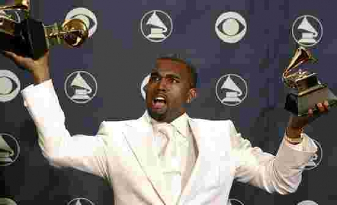 Kanye West, Grammy ödülünün üzerine tuvaletini yaptı