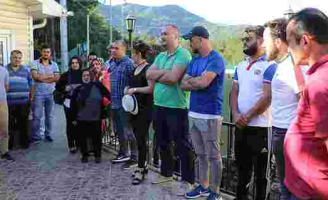 Karabükspor'dan maaşlarını alamayan eski çalışanlar eylem yaptı