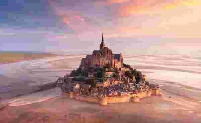 Karantina Nedeniyle Hayalet Şehre Dönüşen Mont Saint-Michel Adasının Drone ile Kaydedilen Büyüleyici Görüntüleri