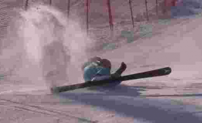 Kayak Eleme yarışlarında kapıya çarpan sporcu metrelerce sürüklendi