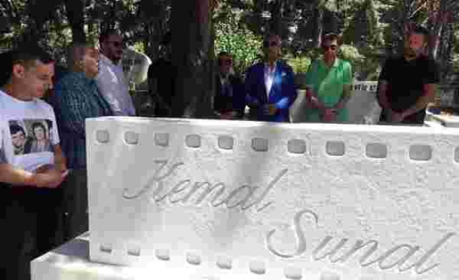 Kemal Sunal vefatının 19'uncu yılında mezarı başında anıldı