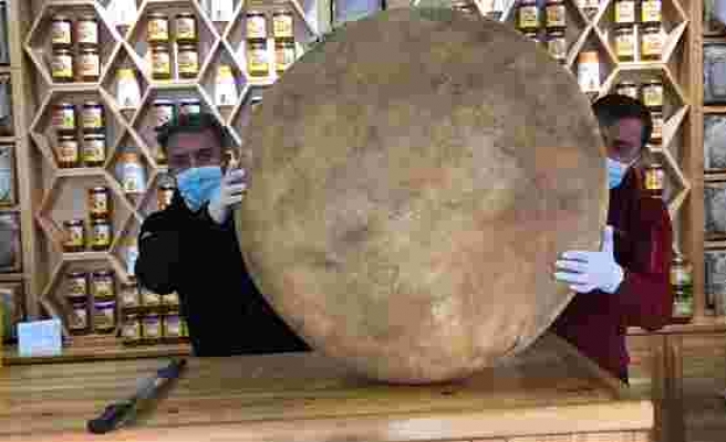 Kilosu 100 Liradan Satılıyor: Meşhur Kars Gravyer Peynirinin 100 Kilosu 2,5 Ton Sütten Elde Ediliyor