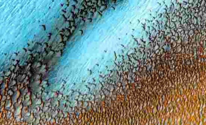 Kızıl gezegendeki mavi kumlar
