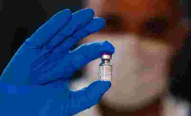 Koca: 'Biontech Aşısının Testlerde Kullanılacak 5 Bin 800 Dozu Geldi'