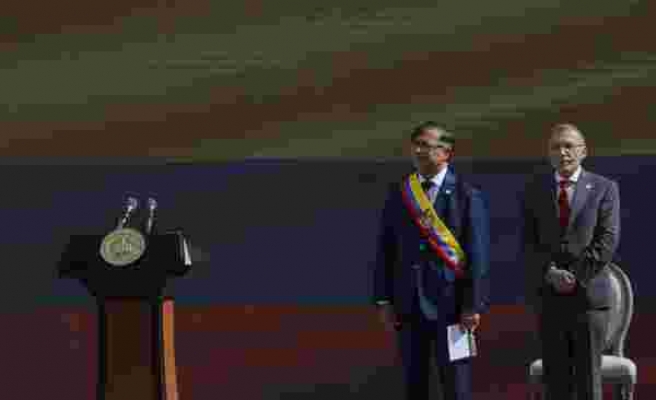 Kolombiya'da cumhurbaşkanlığına seçilen Gustavo Petro, yemin etti