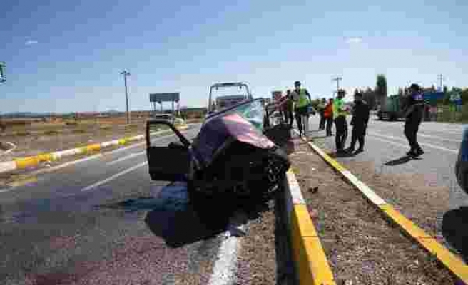 Konya'da hafif ticari araçla otomobilin çarpışması sonucu 8 kişi yaralandı