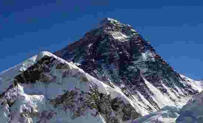 Koronavirüs dünyanın en yüksek noktasına erişti! Everest Dağı'na tırmanın dağcının testi pozitif çıktı