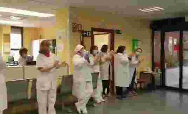 Koronavirüs Hastalarını Ücret Almadan Hastaneye Getiren Taksiciye Sağlık Çalışanlarından Alkış