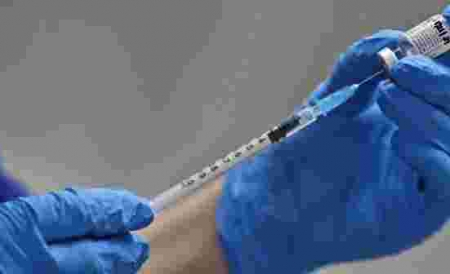 Koronavirüse karşı dev iş birliği: İngiltere'nin AstraZeneca ve Rusya'nın Sputnik V aşıları birleştiriliyor