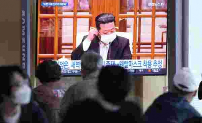 Kuzey Kore'de vakaların 3 milyonu aşması sonrası uygulanmaya başlanan aşılar, 'Kim Jong Un'un ölümsüz aşk iksiri' diye tanıtıldı - Haberler