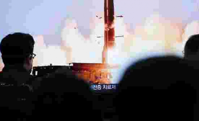 Kuzey Kore’nin tanımlanamayan füzesine Güney Kore’den jet yanıt: Denizaltıdan balistik füze fırlatıldı