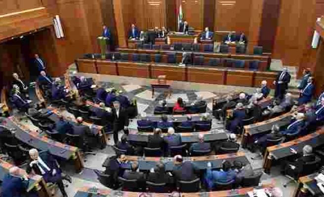 Lübnan'da cumhurbaşkanlığı koltuğu boş kaldı