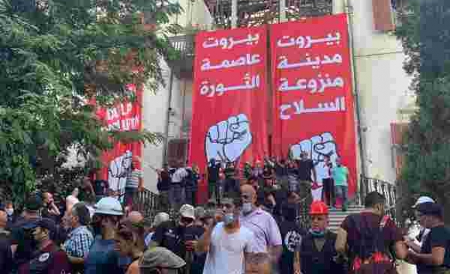 Lübnan'da Protestolar Büyüyor: Bir Grup Gösterici Dışişleri Bakanlığı'nı Bastı