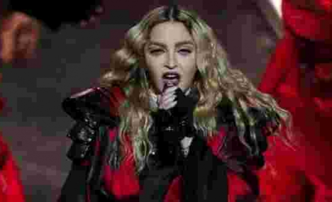 Madonna’ya, eşcinsellerin haklarını savundu diye 1 milyon dolar ceza kesildi